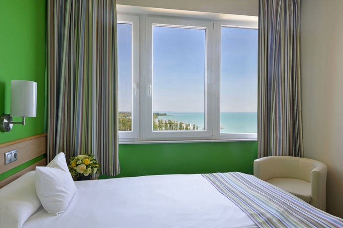 Imagen de la habitación del Hotel Danubius Marina. Foto 6