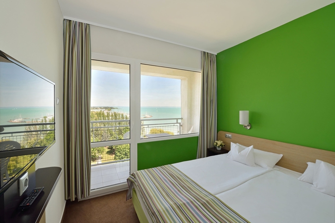 Imagen de la habitación del Hotel Danubius Marina. Foto 16