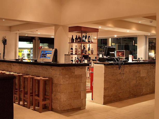 Imagen del bar/restaurante del Hotel Daphne Apartments. Foto 13