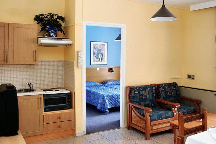 Imagen de la habitación del Hotel Daphne Apartments. Foto 17