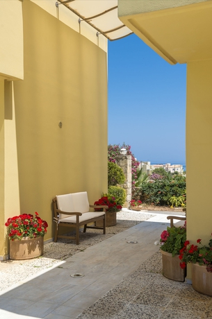 Imagen de los exteriores del Hotel Daphnis Villas. Foto 8