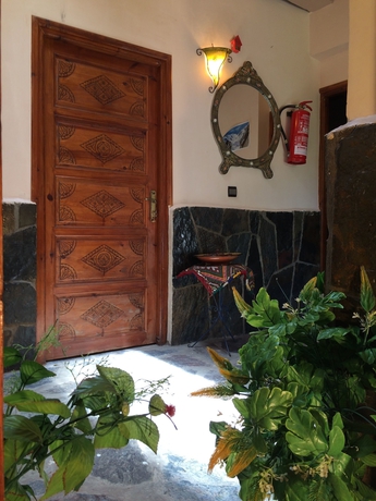 Imagen de la habitación del Hotel Dar Agelzime. Foto 13