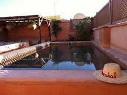 Imagen de la piscina del Hotel Dar Akal. Foto 11