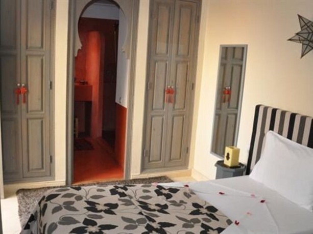 Imagen de la habitación del Hotel Dar Andamaure. Foto 15