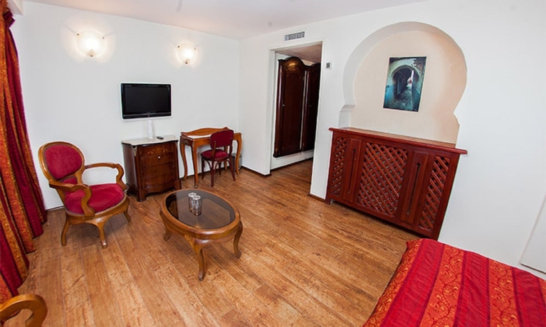 Imagen de la habitación del Hotel Dar Diaf Bouchaoui. Foto 8