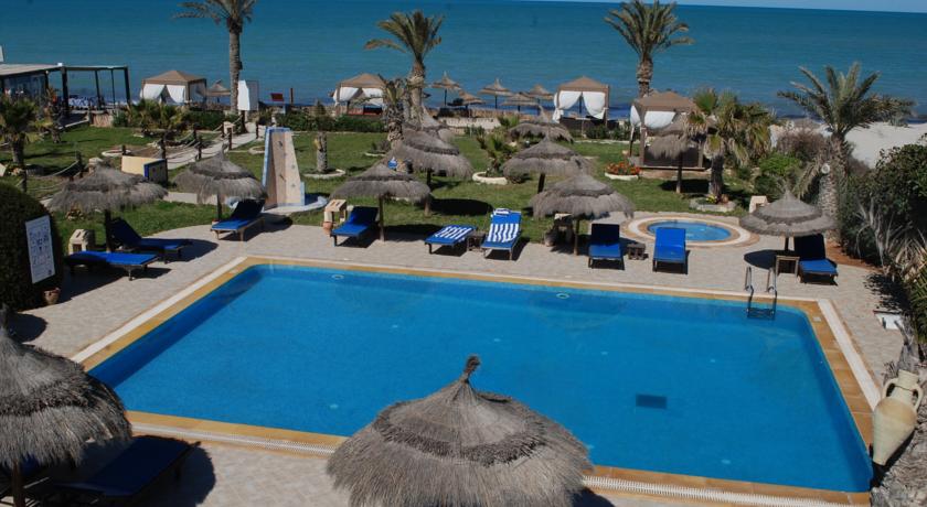 Imagen de la piscina del Hotel Dar El Bhar. Foto 13