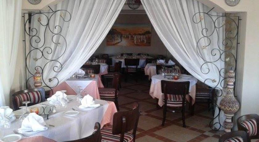 Imagen de los interiores del Hotel Dar El Bhar. Foto 11