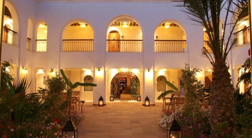 Imagen de los exteriores del Hotel Dar El Bhar. Foto 8