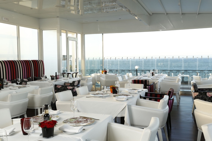 Imagen de la piscina del Hotel Dar El Marsa. Foto 15