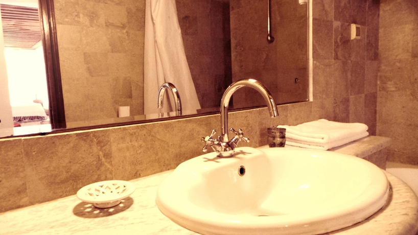 Imagen de la habitación del Hotel Dar El Medina. Foto 12