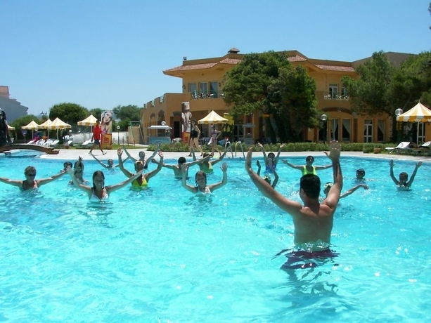 Imagen de la piscina del Hotel Dar Ismail Tabarka. Foto 17