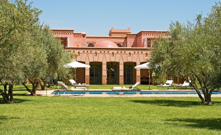 Imagen de la piscina del Hotel Dar Kantzaro. Foto 15