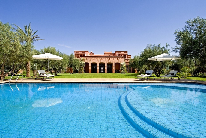 Imagen de la piscina del Hotel Dar Kantzaro. Foto 16