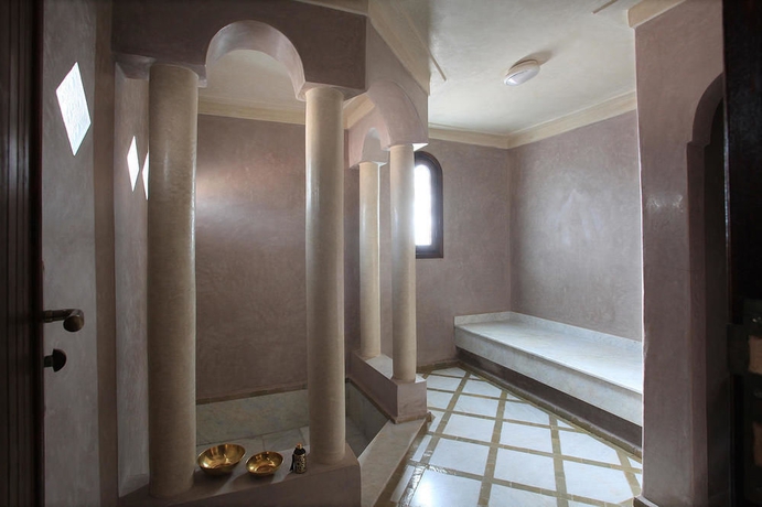 Imagen de la piscina del Hotel Dar Layyina. Foto 16