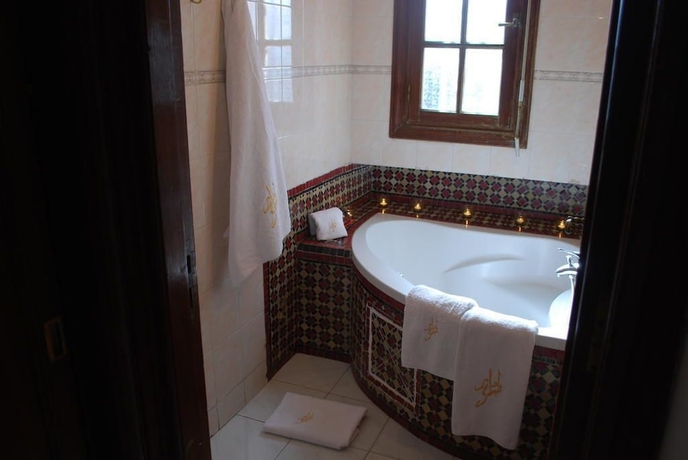 Imagen de la habitación del Hotel Dar Tahra. Foto 6