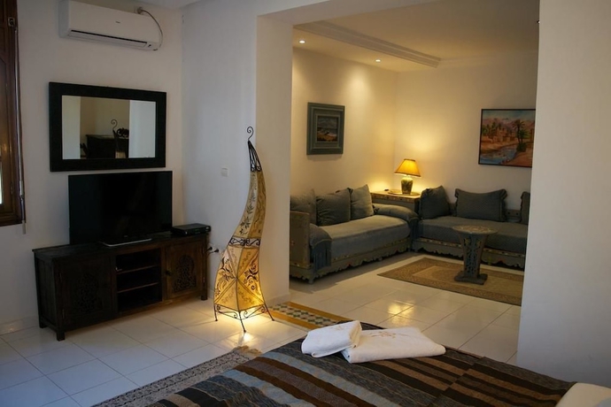 Imagen de la habitación del Hotel Dar Tahra. Foto 10
