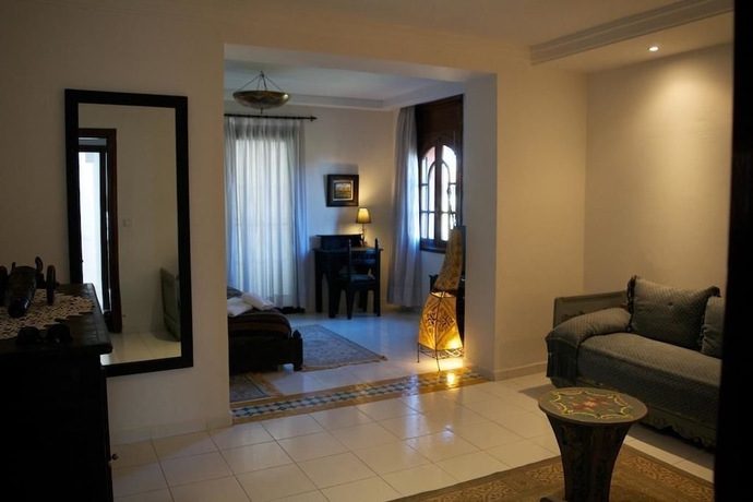 Imagen de la habitación del Hotel Dar Tahra. Foto 11