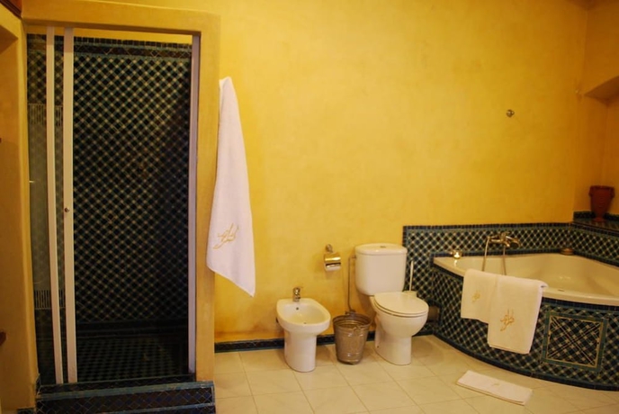 Imagen de la habitación del Hotel Dar Tahra. Foto 14