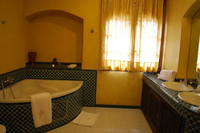 Imagen de la habitación del Hotel Dar Tahra. Foto 15