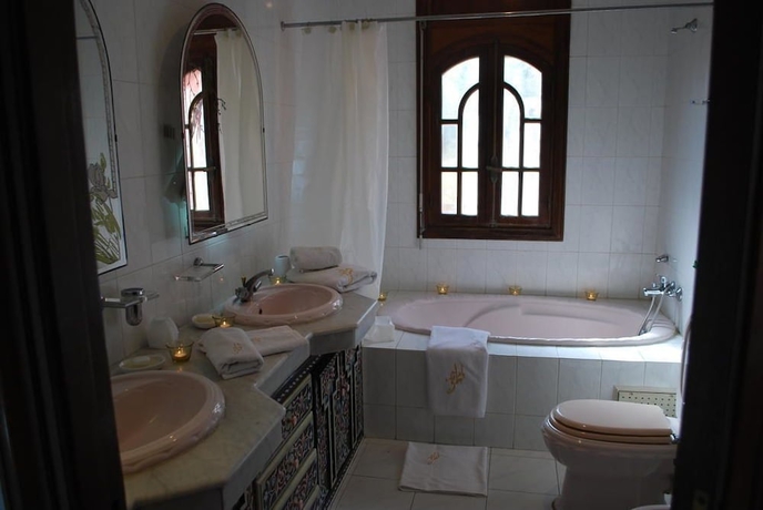Imagen de la habitación del Hotel Dar Tahra. Foto 16