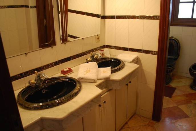 Imagen de la habitación del Hotel Dar Tahra. Foto 17
