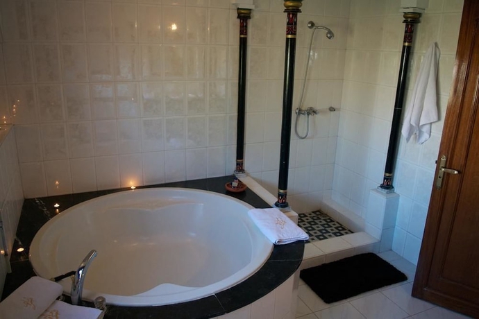 Imagen de la habitación del Hotel Dar Tahra. Foto 18