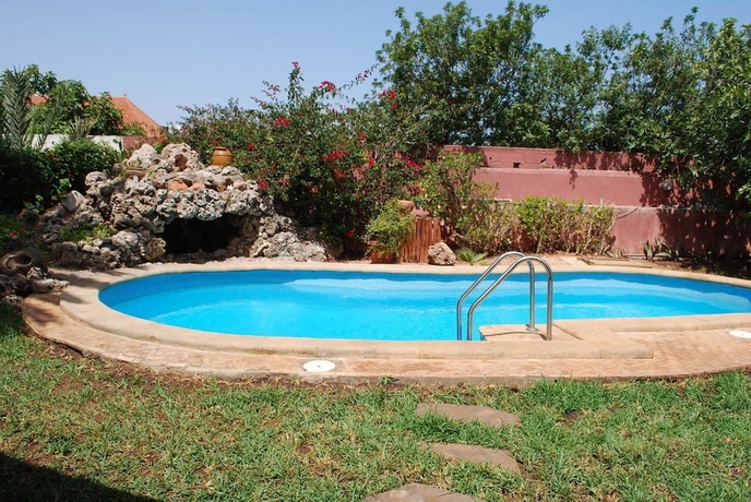 Imagen de la piscina del Hotel Dar Tahra. Foto 19