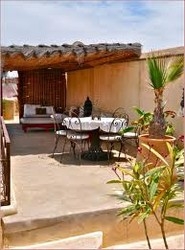 Imagen de los exteriores del Hotel Dar Zouar. Foto 4