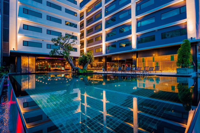 Imagen de la piscina del Hotel Dara, Phuket. Foto 16