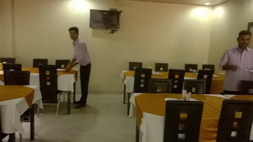 Imagen del bar/restaurante del Hotel Darbar International. Foto 2