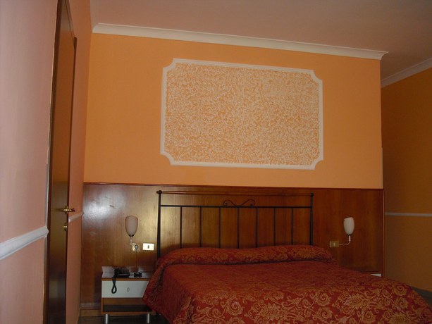 Imagen de la habitación del Hotel Darfla. Foto 6