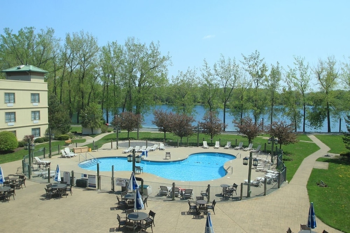 Imagen de la piscina del Hotel Darien Lake Lodge On The Lake. Foto 13