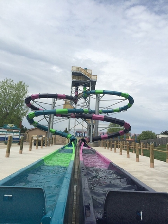 Imagen de la piscina del Hotel Darien Lake Lodge On The Lake. Foto 19