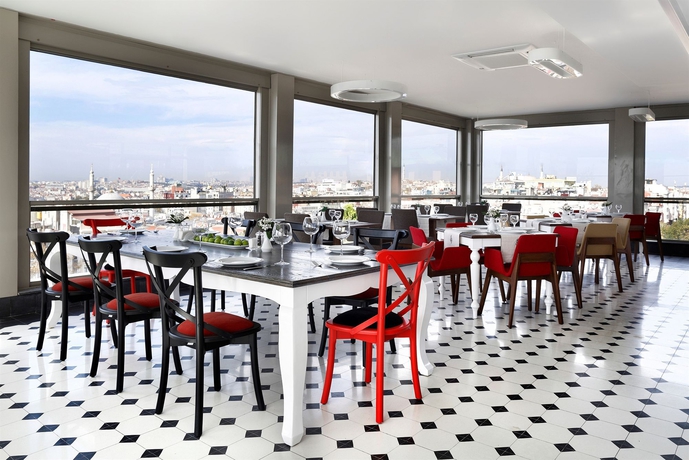 Imagen del bar/restaurante del Hotel Darkhill. Foto 5