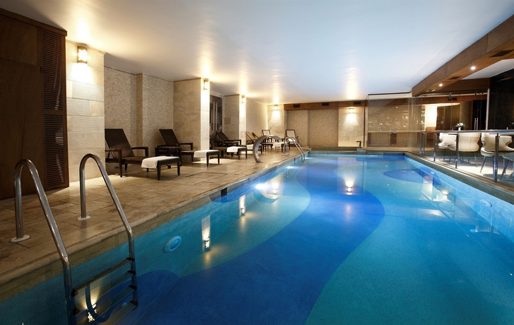 Imagen de la piscina del Hotel Darkhill. Foto 16