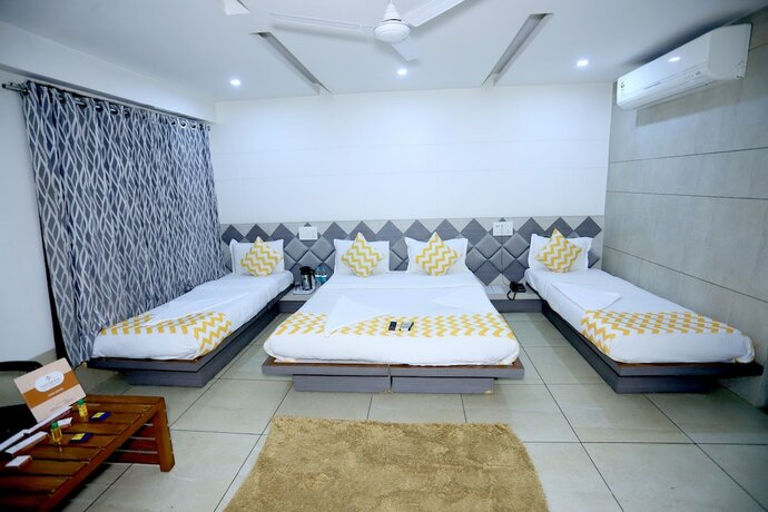 Imagen de la habitación del Hotel Darshan Naroda. Foto 17