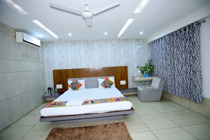 Imagen de la habitación del Hotel Darshan Naroda. Foto 18