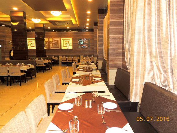 Imagen del bar/restaurante del Hotel Darshan, Puranpura. Foto 5