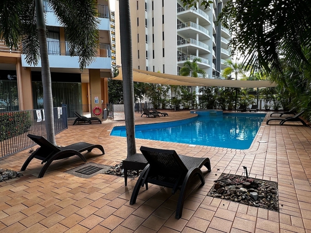 Imagen de la piscina del Hotel Darwin Esplanade Central. Foto 13