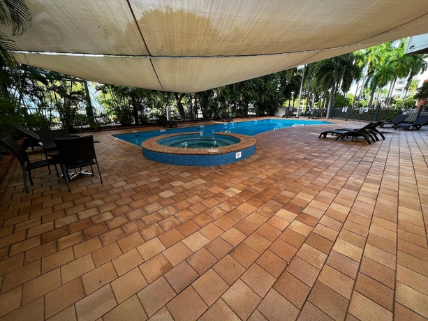 Imagen de la piscina del Hotel Darwin Esplanade Central. Foto 14