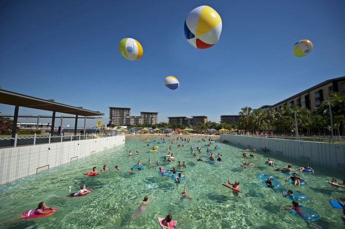 Imagen de la piscina del Hotel Darwin Waterfront Luxury Suites. Foto 12