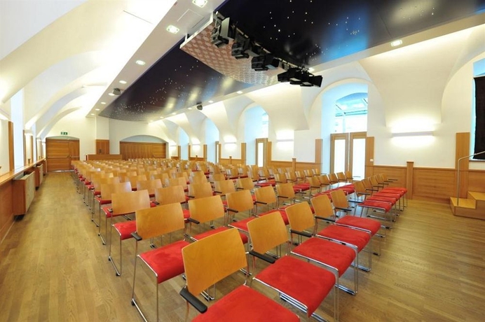 Imagen de los interiores del Hotel Das Reinisch Business. Foto 10