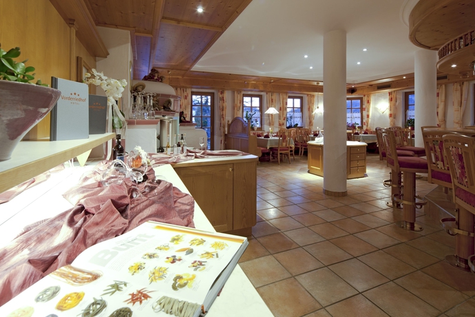 Imagen del bar/restaurante del Hotel Das Stoaberg. Foto 6