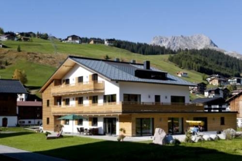 Imagen general del Hotel Das Tannberg. Foto 7
