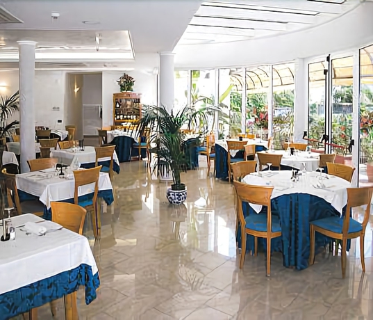 Imagen del bar/restaurante del Hotel Dasamo. Foto 2