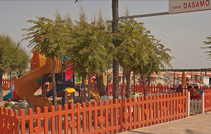 Imagen de los exteriores del Hotel Dasamo. Foto 11
