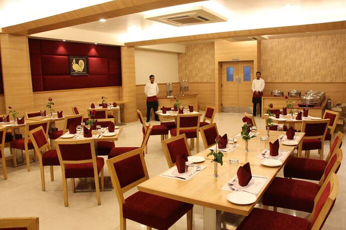 Imagen del bar/restaurante del Hotel Dasaprakash. Foto 18