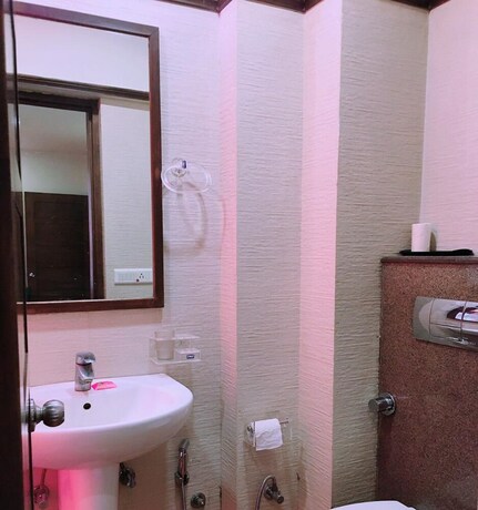 Imagen de la habitación del Hotel Dasaprakash. Foto 22