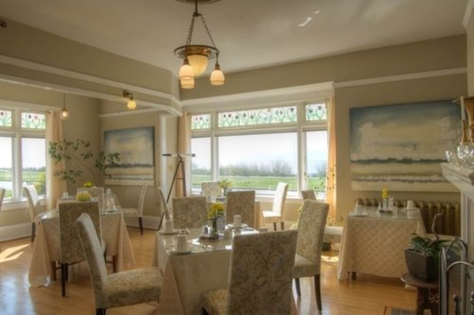 Imagen del bar/restaurante del Hotel Dashwood Manor Seaside Bed And Breakfast. Foto 1