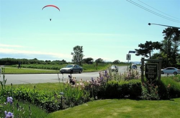 Imagen de los exteriores del Hotel Dashwood Manor Seaside Bed And Breakfast. Foto 16